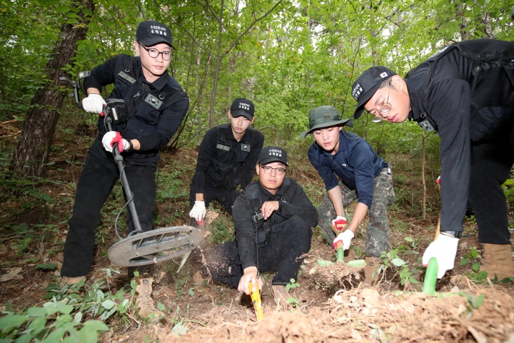 충남 논산 대둔산 짜개봉 일대에서 6·25전사자 유해발굴을 실시하고 있다. 2024.9.2. (ⓒ뉴스1, 무단 전재-재배포 금지)