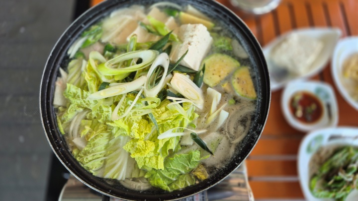 강화 향토 음식 젓국갈비. 새우젓이 주인공이다.(필자 제공)