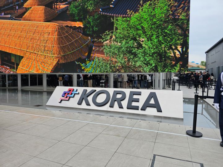 오사카 엑스포에서 놓치지 말아야할 전시관인 대한민국관. 정말 많은 사람이 대기하는 인기관중 하나로 '마음을 모아'라는 주제로 전시를 준비했다.