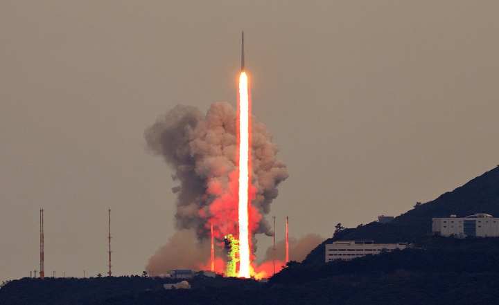 국내 독자 기술로 개발된 한국형 발사체 누리호(KSLV-Ⅱ)가 전남 고흥군 나로우주센터에서 발사되고 있다. 2023.5.25(저작권자(c) 연합뉴스, 무단 전재-재배포 금지)