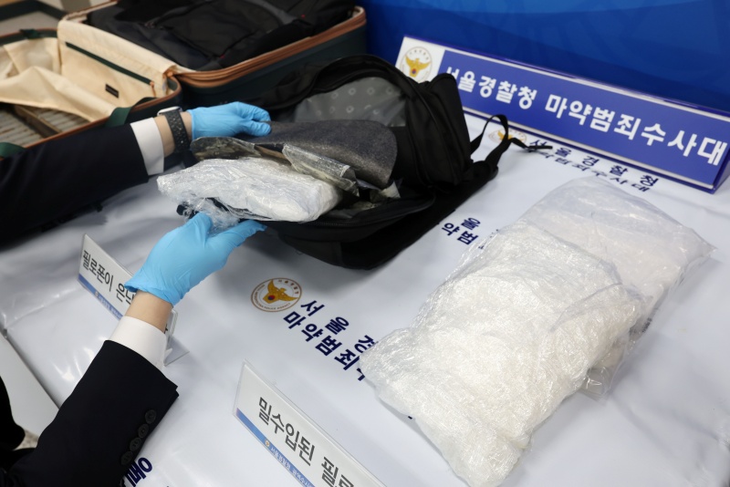 경찰청은 21일 유엔 마약·범죄사무소(UNODC)와 업무협약을 체결했다고 22일 밝혔다. 사진은 기사와 직접 관련이 없으며 지난해 11월 서울경찰청 광역수사단에서 열린 해외 3개국 연계 나이지리아 마약 조직 적발 및 검거 관련 브리핑 모습.(ⓒ뉴스1, 무단 전재-재배포 금지)