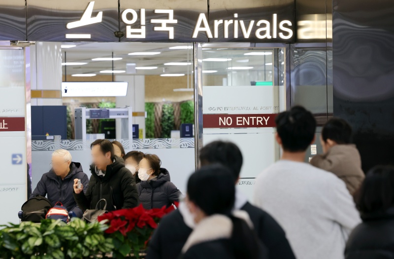 한일 양국 정부는 6월 한 달 간 한일 양국 전용 입국심사대를 운영한다고 22일 밝혔다. 사진은 기사와 직접 관련이 없으며 지난 1월 김포국제공항 국제선 입국장 모습.(ⓒ뉴스1, 무단 전재-재배포 금지)