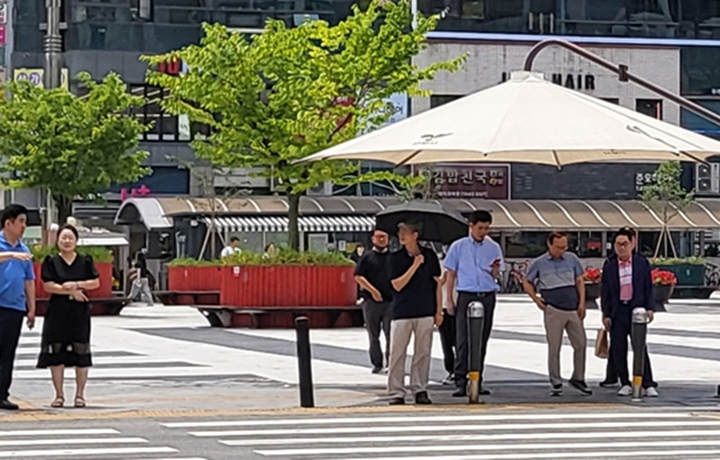 요즘 길을 걸을 때나 대중교통을 이용할 때 마스크를 쓴 사람을 거의 보지 못했다.