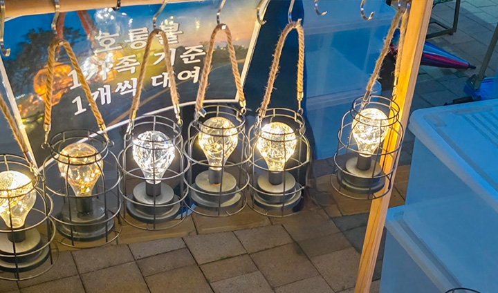 검표소 바로 앞에서 등불을 대여할 수 있다. 하루 1천 개 분량인데, 관람객이 많아 생각보다 빠르게 소진되었다.
