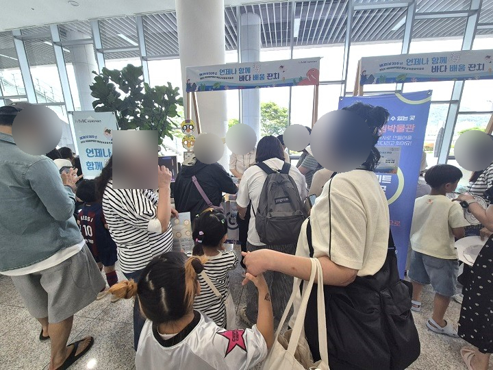 바다배움찬치 모든 체험부스마다 인산인해를 이룸.