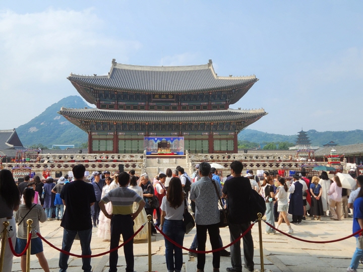 경복궁에 입장한 모든 사람이 관객으로 참여해서 <세종조 회례연> 공연을 즐길 수 있었다.