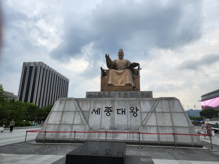 6월 5일 '국악의 날'은 세종대왕의 애민 정신이 깃든 '여민락'에서 비롯되었다. 광화문광장에 있는 세종대왕 동상.
