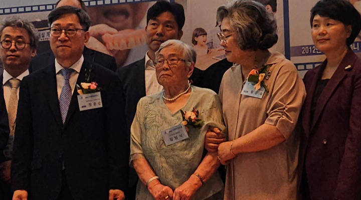 102세 어르신의 대한민국 건치 챔피언 - 건강한 치아는 건강한 신체의 근간임을 보여 주신다.