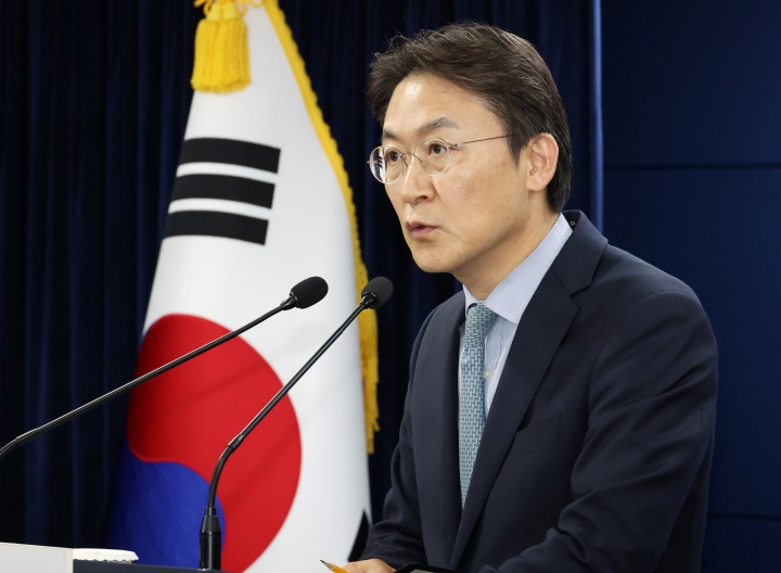 금융위원회 권대영 사무처장이 서울 종로구 정부서울청사에서 2025년도 가계부채 관리방안 브리핑을 하고 있다. 2025.2.27. (ⓒ연합뉴스, 무단 전재-재배포 금지)