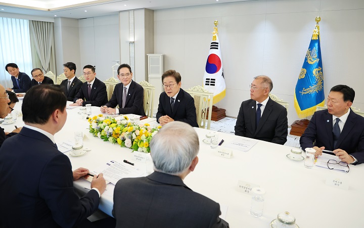 이재명 대통령이 13일 서울 용산 대통령실에서 6경제단체·기업인 간담회를 하고 있다. 2025.6.13 [대통령실통신사진기자단](저작권자(c) 연합뉴스, 무단 전재-재배포 금지)