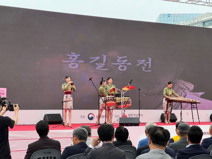 축하공연을 끝으로 헌혈자의 날 정부주도의 기념식은 막을 내렸다. 하지만 이후에도 15일까지 광화문 일대에서 헌혈자의 날 관련 행사는 계속 진행됐다.