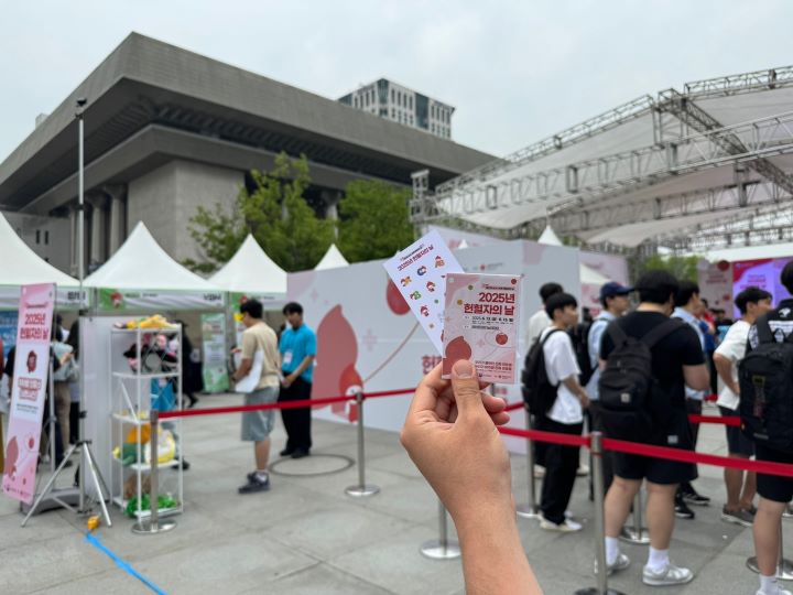 이벤트 참여로 소소한 기념품과 재미를 느낄 수 있었던 헌혈자의 날 기념식. 생각보다 알찼던 행사에 내년에도 기회가 된다면 행사에 다시 찾겠다고 생각했다.