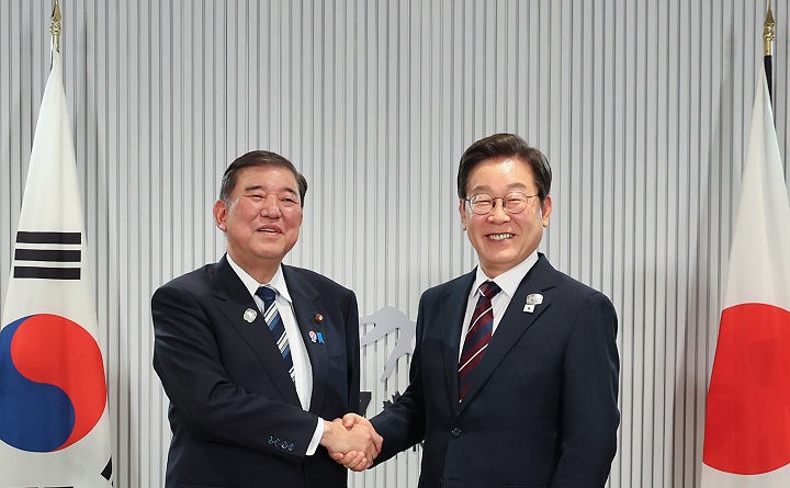 한-일 정상 "한미일 공조 발전…북한 문제 등 지정학적 위기 대응"