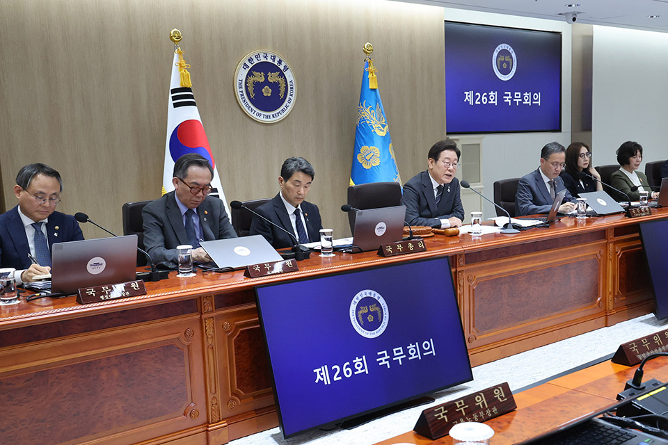 이 대통령 "이제 국가 재정 사용할 때…경기침체 심해 정부 역할 필요"