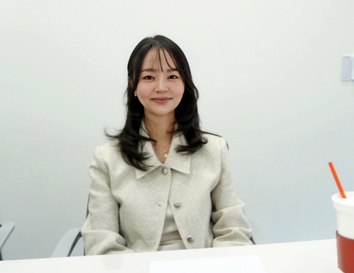 인터뷰하는 박솔지 프로.