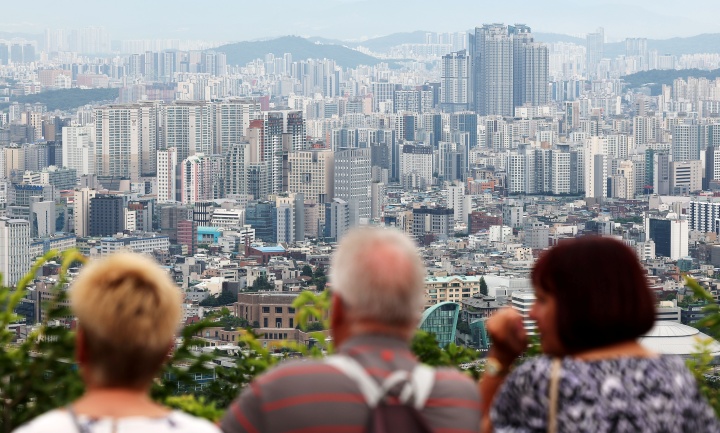 서울 중구 남산에서 시내 아파트가 보이고 있다. 2025.6.24. (ⓒ뉴스1, 무단 전재-재배포 금지)