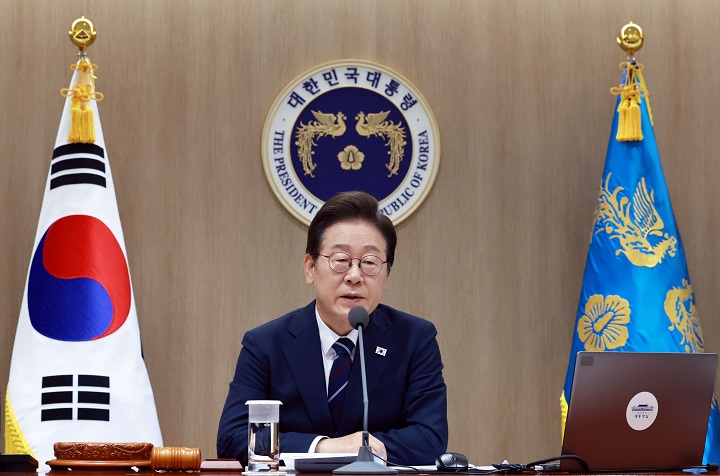 이 대통령 "선출 권력에 의해 국민 주권 발현…국회 존중하길"