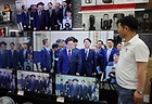 서울 용산구 전자랜드 매장에서 상인이 '대통령의 30일, 언론이 묻고 국민에게 답하다'라는 이재명 대통령 기자회견을 보고 있다. 2025.7.3 (ⓒ뉴스1, 무단 전재-재배포 금지)