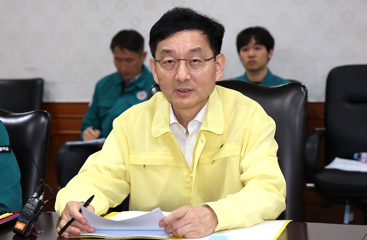 윤창렬 국무조정실장이 4일 오전 서울 종로구 정부서울청사에서 열린 부산 아파트 화재 아동 사망 관련 긴급 대책회의에서 발언을 하고 있다.(ⓒ뉴스1, 무단 전재-재배포 금지)