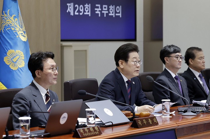 이재명 대통령이 5일 서울 용산 대통령실 청사에서 열린 국무회의에서 발언하고 있다. [대통령실통신사진기자단]2025.7.5(저작권자(c) 연합뉴스, 무단 전재-재배포 금지)