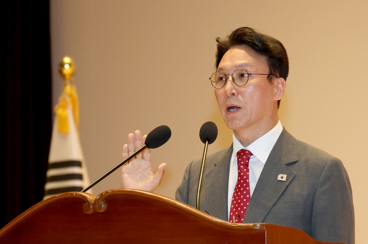 김민석 국무총리가 7일 오전 세종시 정부세종청사 대강당에서 열린 취임식에 참석하여 취임선서를 하고 있다.(ⓒ뉴스1, 무단 전재-재배포 금지)