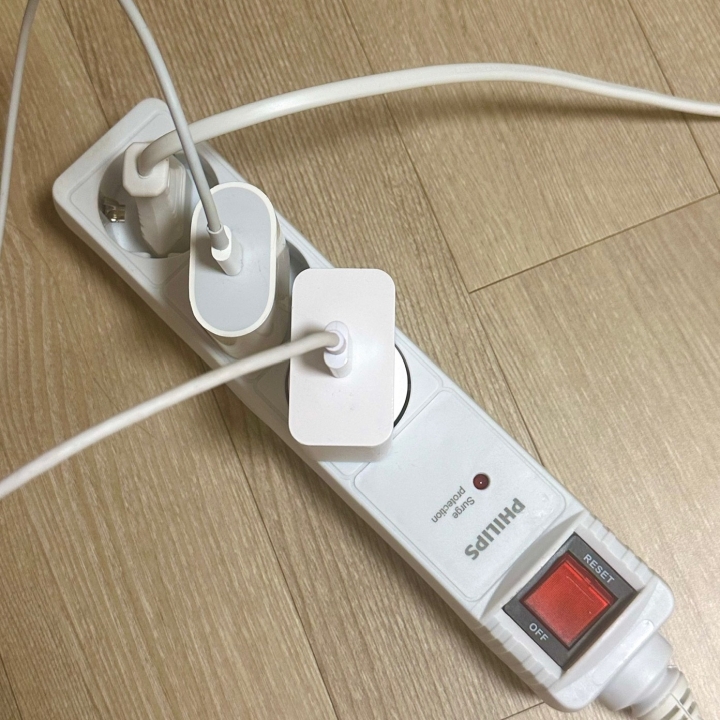 외출 전, 사용하지 않는 멀티탭의 전원을 껐다.