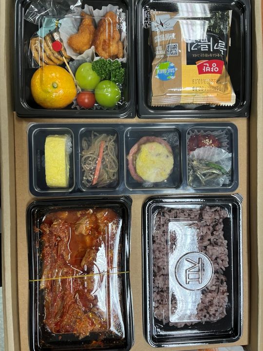 이제 하나의 일상이 되어버린 배달. 편리함 뒤에 따라오는 많은 쓰레기에 항상 조금의 불편함을 느끼고 있다.