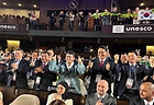 최응천 국가유산청장(가운데)을 비롯한 참석자들이 12일(한국시간) 제47차 유네스코 세계유산위원회에서 선사시대 생활문화를 엿볼 수 있는 바위그림인 '반구천의 암각화'가 세계유산 목록에 등재되자 환호하고 있다.(사진=외교부 제공)