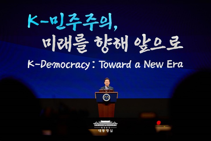 이 대통령 "국민과 직접 소통 일상화·제도화…국정운영에 적극 반영"