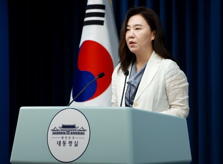 강유정 대통령실 대변인이 13일 서울 용산 대통령실 청사에서 이재명 대통령의 차관급 추가 인선을 발표하고 있다. 2025.7.13(저작권자(c) 연합뉴스, 무단 전재-재배포 금지)