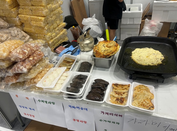 평소에는 쉽게 접할 수 있는 이북 음식들의 모습.