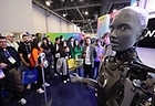 세계 최대 정보기술(IT)·가전 전시회 'CES 2025’ 둘째 날인 지난 1월 8일(현지시간) 미국 네바다주 라스베이거스 베네시안 엑스포에 마련된 웨이즈 전시관에서 인공지능(AI) 휴머노이드 로봇 아미카가 관람객의 질문에 답변하고 있다.(ⓒ뉴스1, 무단 전재-재배포 금지)