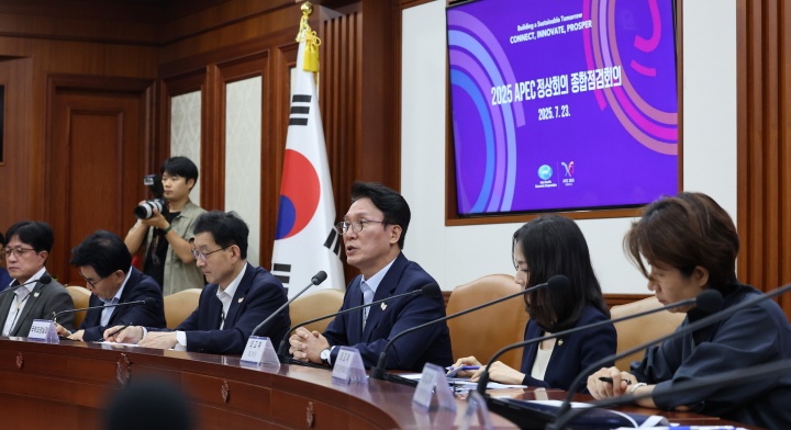 김민석 국무총리가 23일 오전 서울 종로구 정부서울청사에서 열린 APEC 정상회의 종합점검회의에서 발언을 하고 있다. 2025.7.23. (ⓒ뉴스1, 무단 전재-재배포 금지)