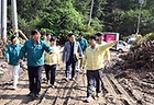 김광용 행정안전부 재난안전관리본부장이 경기 가평군을 방문해 집중호우와 산사태로 인한 피해 상황을 점검하고 있다. 2025.7.23 (ⓒ뉴스1, 무단 전재-재배포 금지)