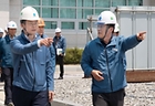 윤창현 산업통상자원부 자원산업정책국장이 9일 경기도 평택시 한국가스공사 평택 LNG생산기지 및 공급 관리소를 방문해 주요 가스 공급 시설물의 안전 관리 실태를 점검하고 있다.(기사와 관계 없음).2025.7.9. (ⓒ뉴스1, 무단 전재-재배포 금지)