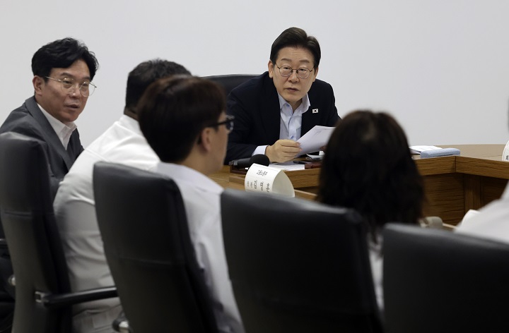 이 대통령 "죽지 않는 사회, 일터가 행복한 사회, 안전한 사회 꼭 만들어야"