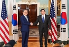 조현 외교부 장관이 7월 31일(현지시간) 미국 워싱턴DC 국무부에서 마코 루비오 국무부 장관과 악수하고 있다.(사진=외교부 제공)