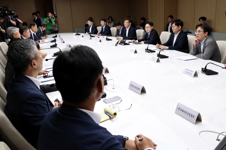 김정관 산업통상자원부 장관이 4일 오전 서울 중구 대한상공회의소에서 열린 대미 통상전략 라운드 테이블에서 모두발언을 하고 있다.(ⓒ뉴스1, 무단 전재-재배포 금지)