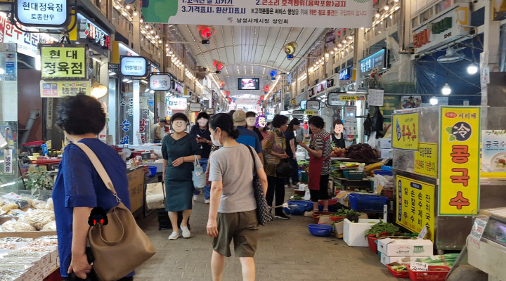활기가 넘치는 남성사계시장.