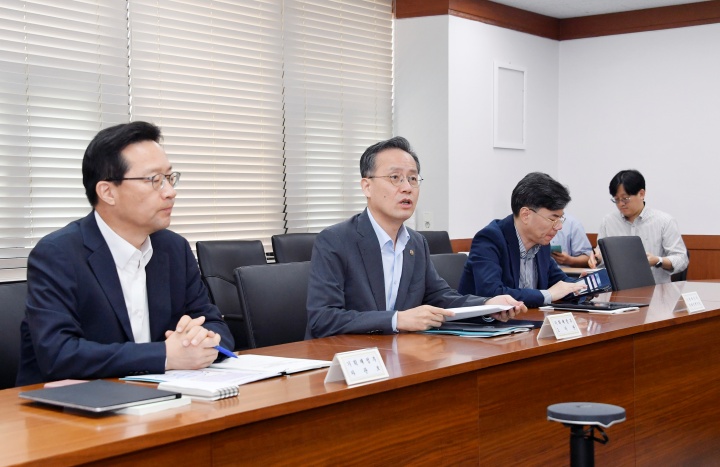 이형일 기획재정부 차관이 5일 서울 종로구 정부서울청사에서 열린 '제52차 물가관계차관회의'를 주재하고 있다.(ⓒ뉴스1, 기획재정부 제공, 무단 전재-재배포 금지)