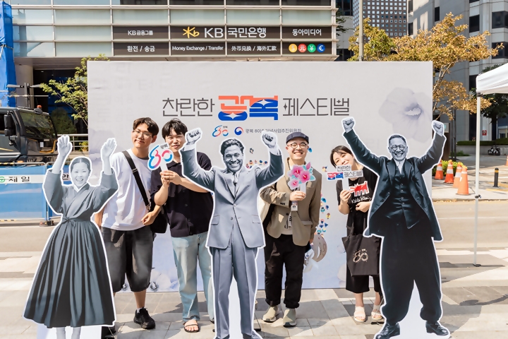 정책기자단과 서포터즈들이 함께 사진을 찍었다.