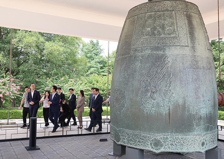 경주 APEC 정상회의 준비 상황 점검에 나선 김민석 국무총리가 지난달 11일 국립경주박물관을 방문하고 있다.(사진=저작권자(c) 연합뉴스, 무단 전재-재배포 금지)