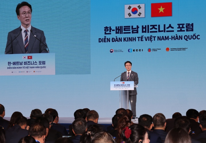 김민석 국무총리가 12일 오전 서울 중구 롯데호텔서울에서 열린 한-베트남 비즈니스 포럼에서 기조연설을 하고 있다.(ⓒ뉴스1, 무단 전재-재배포 금지)
