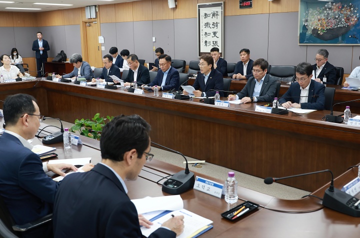권대영 금융위원회 부위원장이 19일 서울 종로구 정부서울청사에서 열린 중대재해 관련 금융부문 대응 간담회에서 발언을 하고 있다. 2025.8.19. (금융위원회 제공)