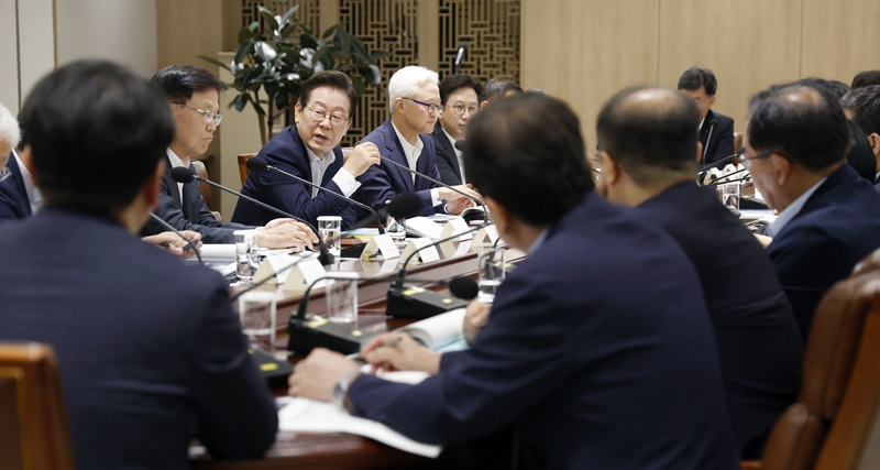 이 대통령 "내년 정부 R&D 예산안 35조 3000억 원…역사상 최대"