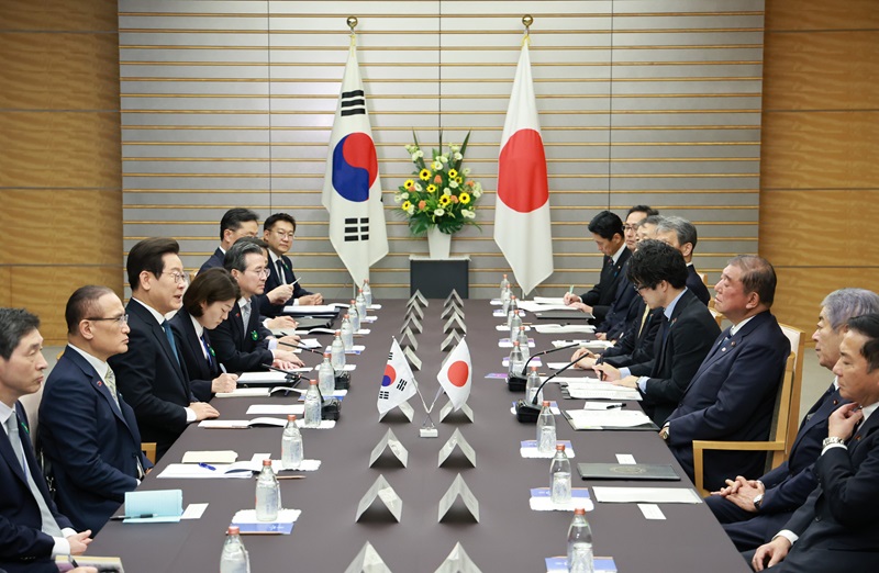 이재명 대통령과 이시바 시게루 일본 총리가 23일 일본 도쿄 총리 관저에서 한일 확대정상회담을 하고 있다. 2025.8.23(사진=저작권자(c) 연합뉴스, 무단 전재-재배포 금지)
