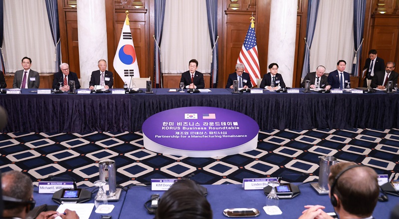 이재명 대통령이 25일(현지시간) 미국 워싱턴DC 윌라드 호텔에서 열린 한미 비즈니스 라운드 테이블에서 기조연설을 하고 있다. 2025.8.26(사진=저작권자(c) 연합뉴스, 무단 전재-재배포 금지)