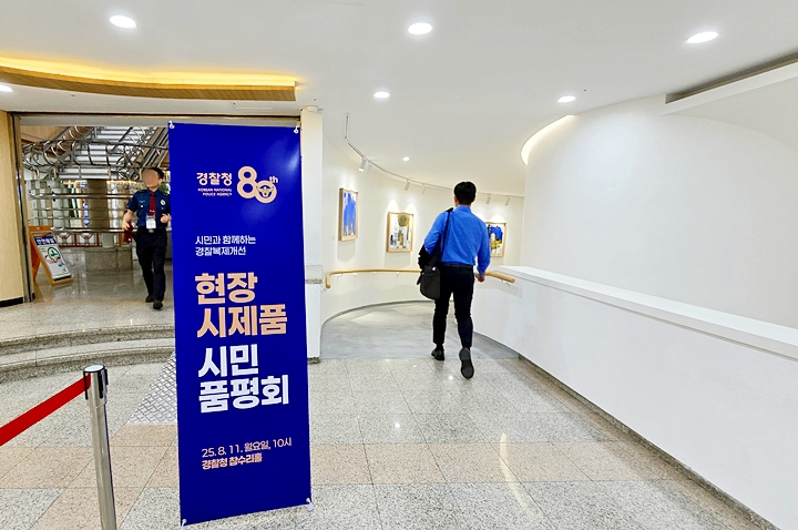 한 평가단이 품평회 행사장으로 가고 있다.