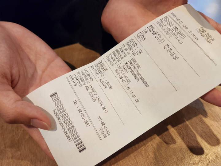 1천 원으로 영화를 본 관객이 입장권 할인과 더불어 영화 제작 환경, 영화 배급 등을 지원해 달라는 당부를 잊지 않았다.
