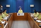 조현 외교부 장관이 지난 6일 정부서울청사에서 열린 재외국민보호대책본부-공관 합동대책회의에서 발언을 하고 있다. 이날 회의에서는 미국 당국이 우리 기업의 현지공장 건설현장에서 불법체류 단속을 벌여 한국인 등 475명을 체포한 사건과 관련 내용을 다뤘다.(사진=저작권자(c) 연합뉴스, 무단 전재-재배포 금지)